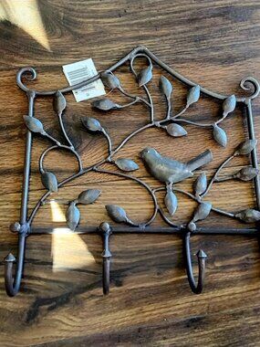 Decorative Metal Wall Hook Rack 4 Hooks w/ Bird on Vine.